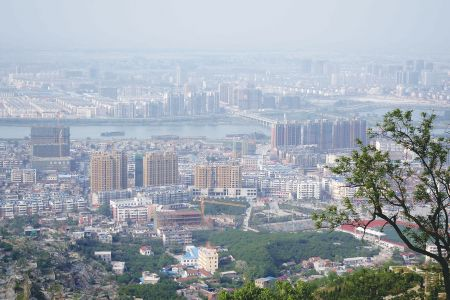 白莲坡镇,原找郢乡,因盛产白莲坡贡米而闻名;位于安徽省蚌埠市怀远县