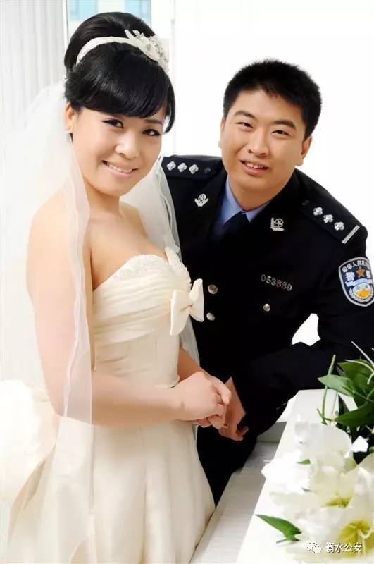 警服结婚证件照图片