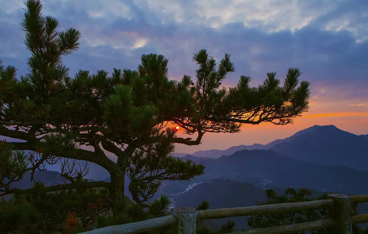 愛玩客戶外線有膽你就來明堂山玻璃棧道葫蘆河二日遊