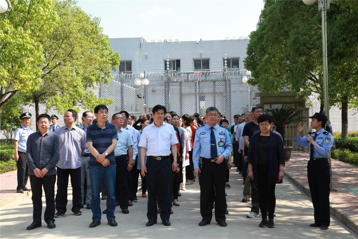 信阳中心医院组织科级以上干部到监狱接受警示教育