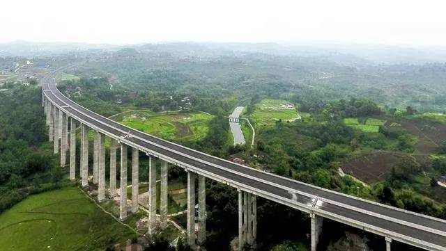 巴广渝高速公路图片