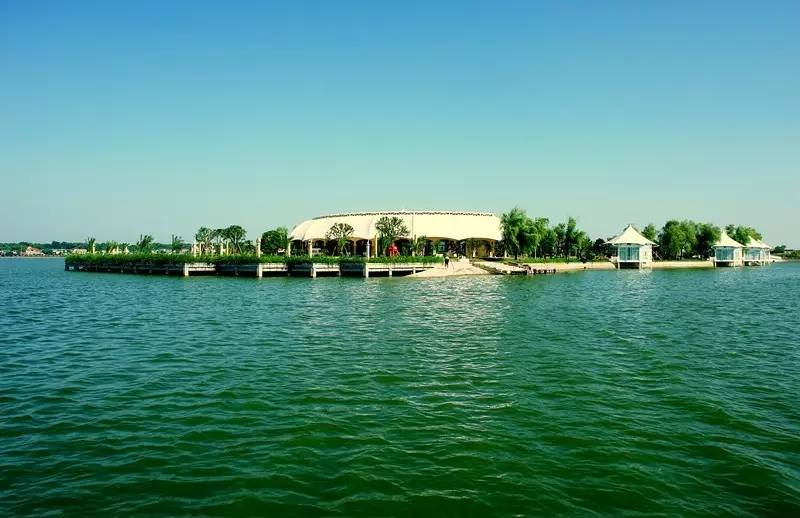 长沙千龙湖生态旅游度假区,位于长沙市望城区格塘乡,距市区约30公里