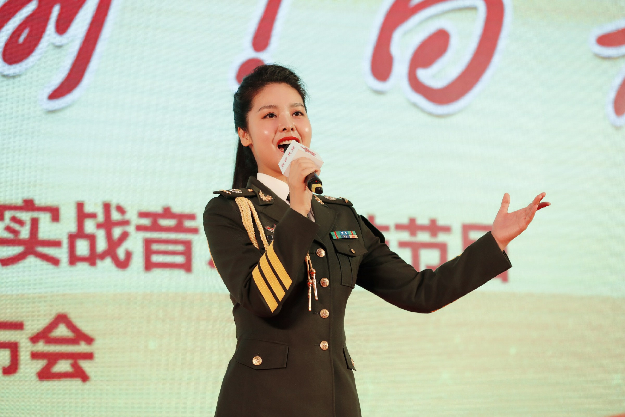 军旅歌手郭芳芳演唱《英雄赞歌》北京东方传说文化发展有限公司董事长