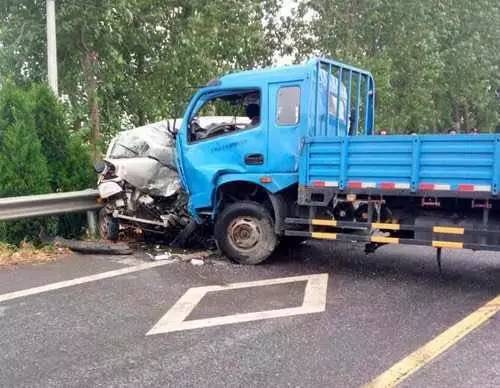 太慘烈興化安豐上海牌照卡車與鹽城牌照面包車相撞一家5口身亡警方的