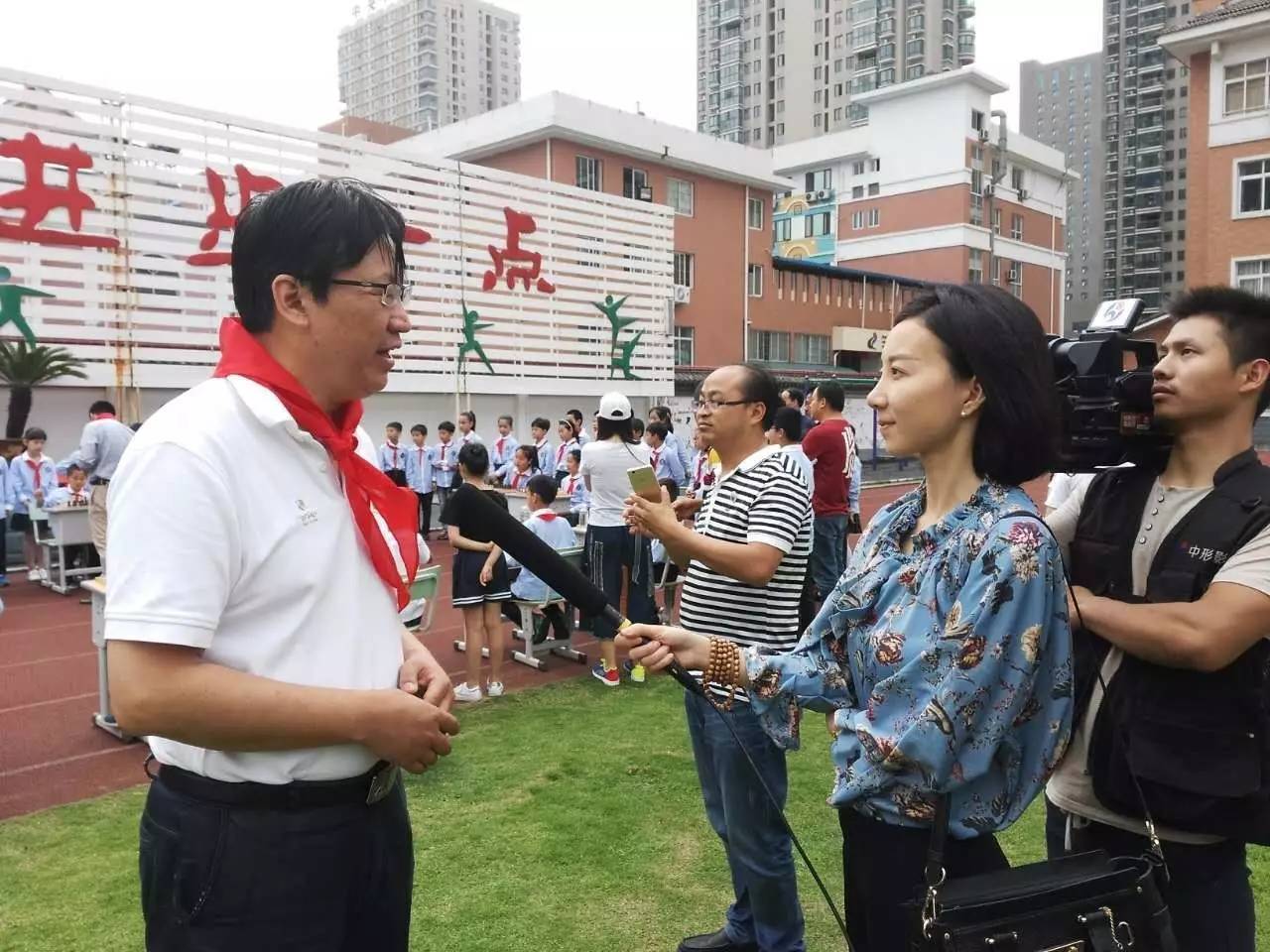 兰江小学校长图片