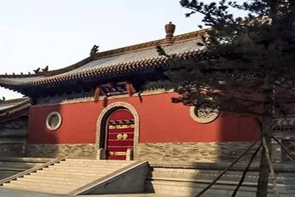 龙华寺创建于北齐时期,历经1500余年.