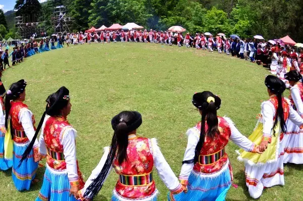 怒江普米族不过端午节五月初五对情歌找情人