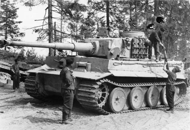 二战时期德军虎式坦克的两大法宝成为盟军的噩梦