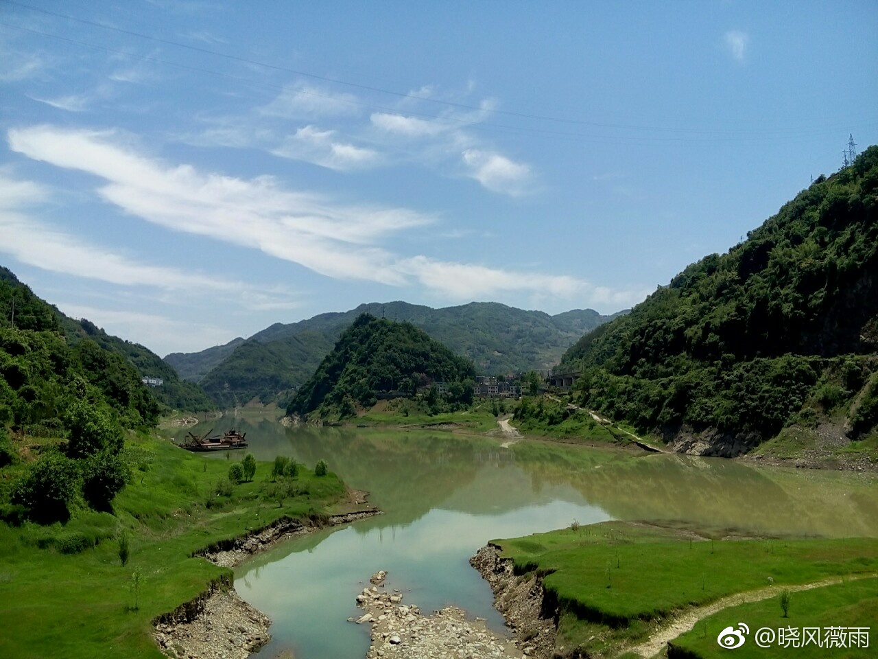 任河漂流地点在安康紫阳县,从高滩出发顺河漂流而下至权河,全程15公里