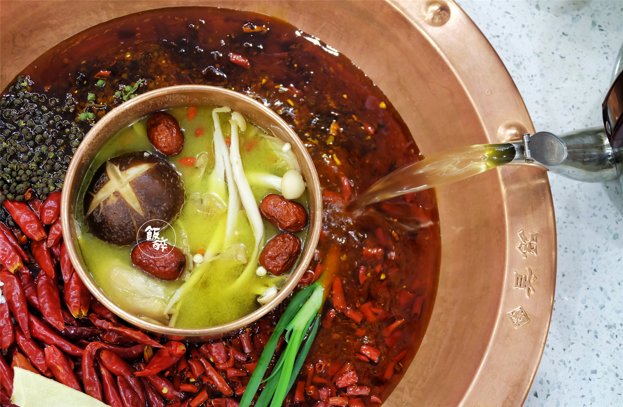 珠海美食:从一锅冒泡红油,尝到四川火锅的灵魂.