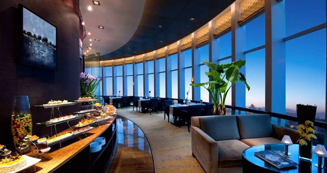 东莞最高的48楼旋转餐厅,看360度无敌夜景,人均只需
