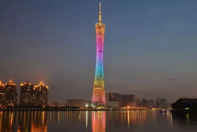 广州塔又称广州新电视塔昵称小蛮腰这座矗立在广州新中轴线的电视塔
