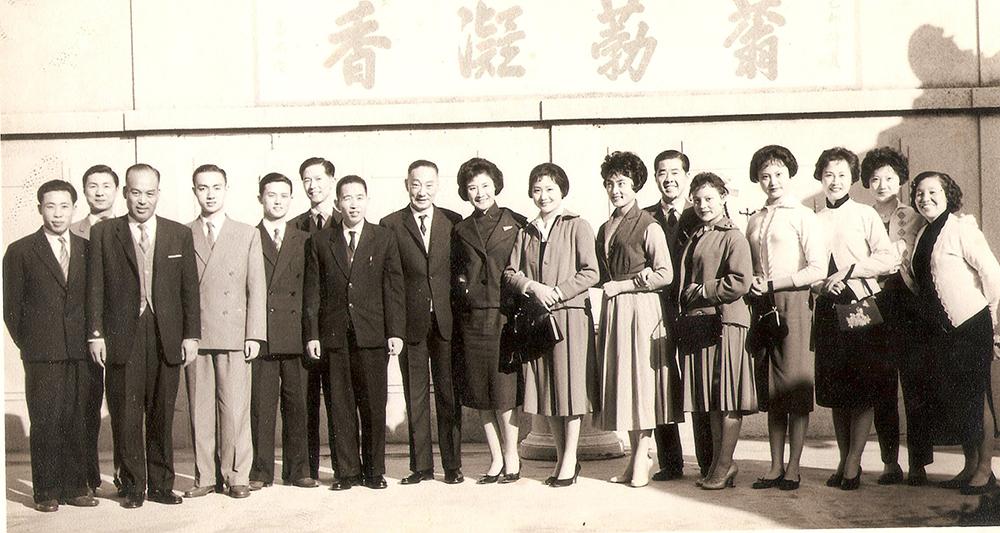 1956年南北昆曲汇演,与顾兆琳首演《游园惊梦.