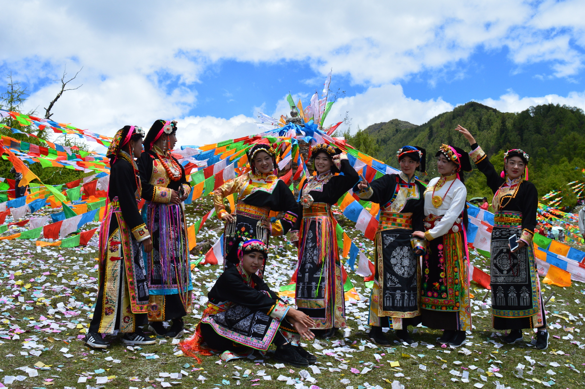 据介绍,目前,朝山会已成为对外宣传小金嘉绒藏族民俗文化和旅游形象的