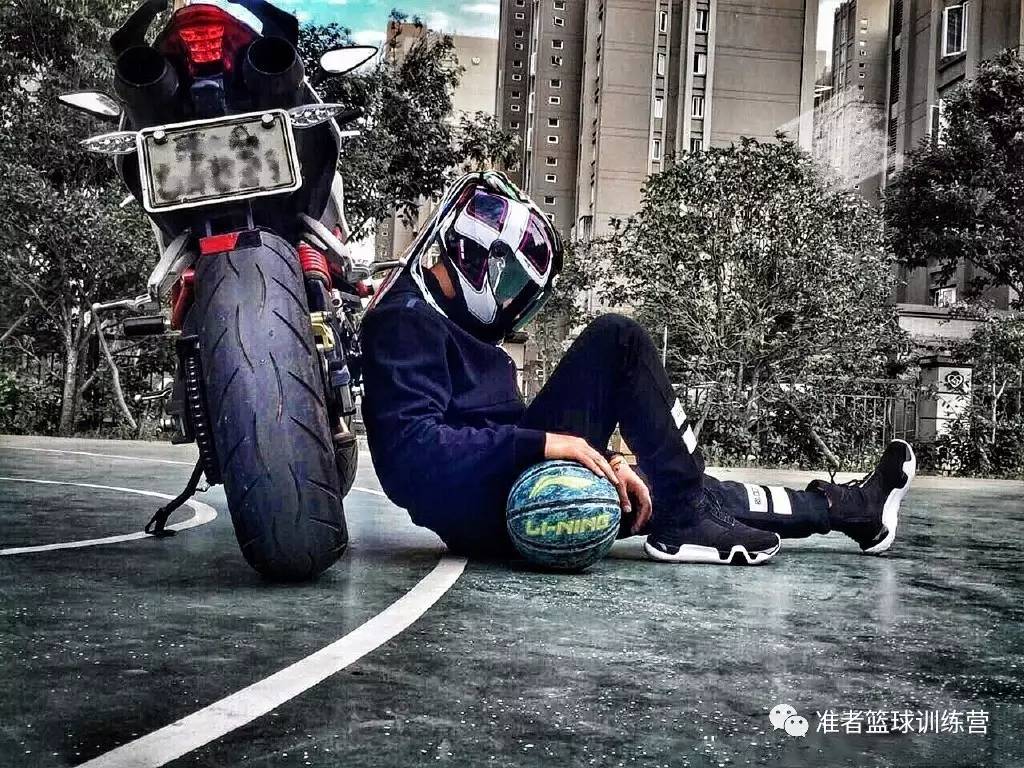 最接地气的中国街球手,1米9的头盔哥用篮球成就路人王称号!