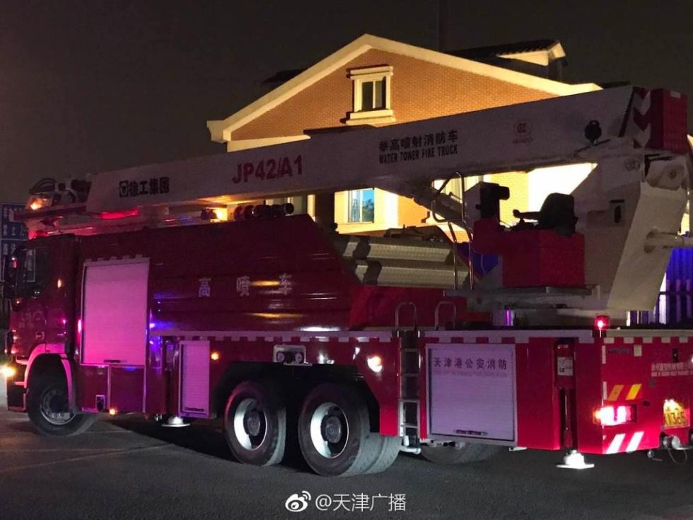 天津大爆炸消防车图片