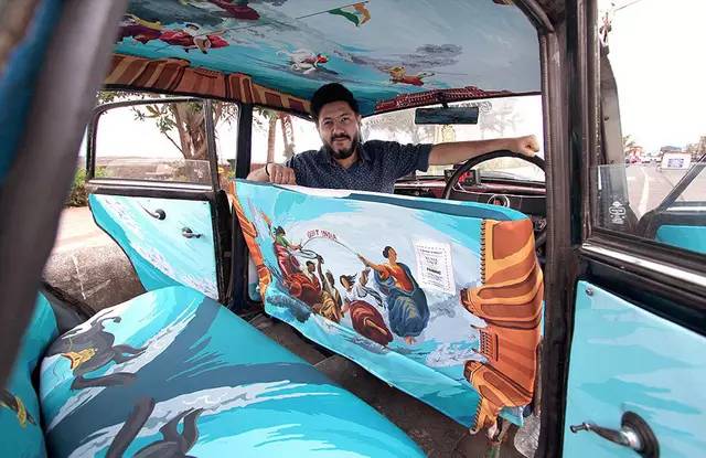 为"taxi fabric"的项目,邀请新兴的孟买设计师为出租车设计漂亮的布套