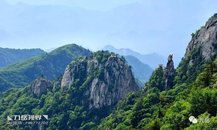 堯山景區的登山強度不算低,景區最高點玉皇頂海拔2153米,景交車將遊客