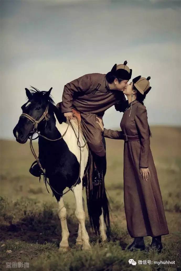 【影响】新一波蒙古族服饰结婚照——最美情侣装
