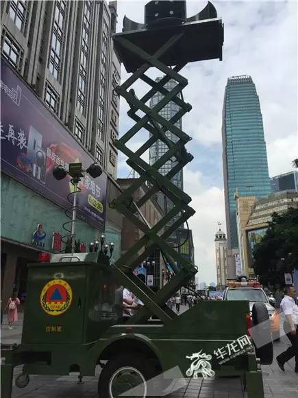 今天上午10点半 机动警报车和重庆全市所有防空警报设施同时拉响警笛