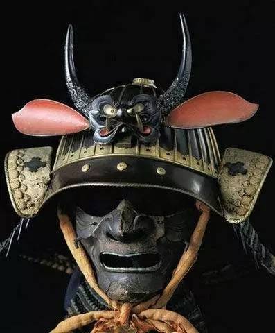 日本武士头盔上的犄角图片