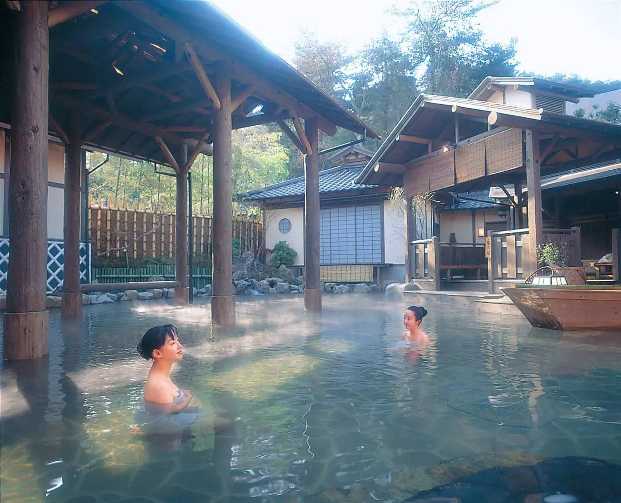 缓解身心疲劳的同时尤其是泡天然的露天温泉来到日本当然要泡温泉啊!