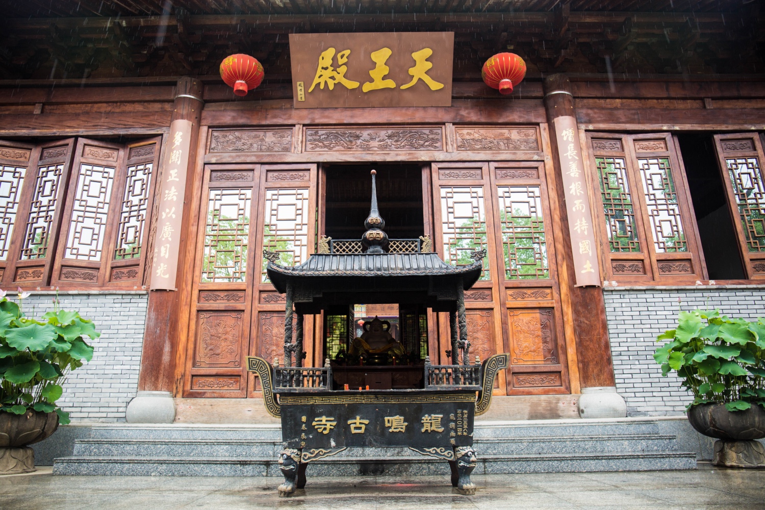 自然,便在这里选址建了一座寺院,叫"故灵寺,建寺历史属永康寺院之首