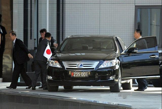 日本大佬都开260万的国产车,中国富豪为啥不买?