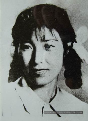 福贵人李玉琴,1943年与溥仪在长春结婚,1957年离异2001年病逝