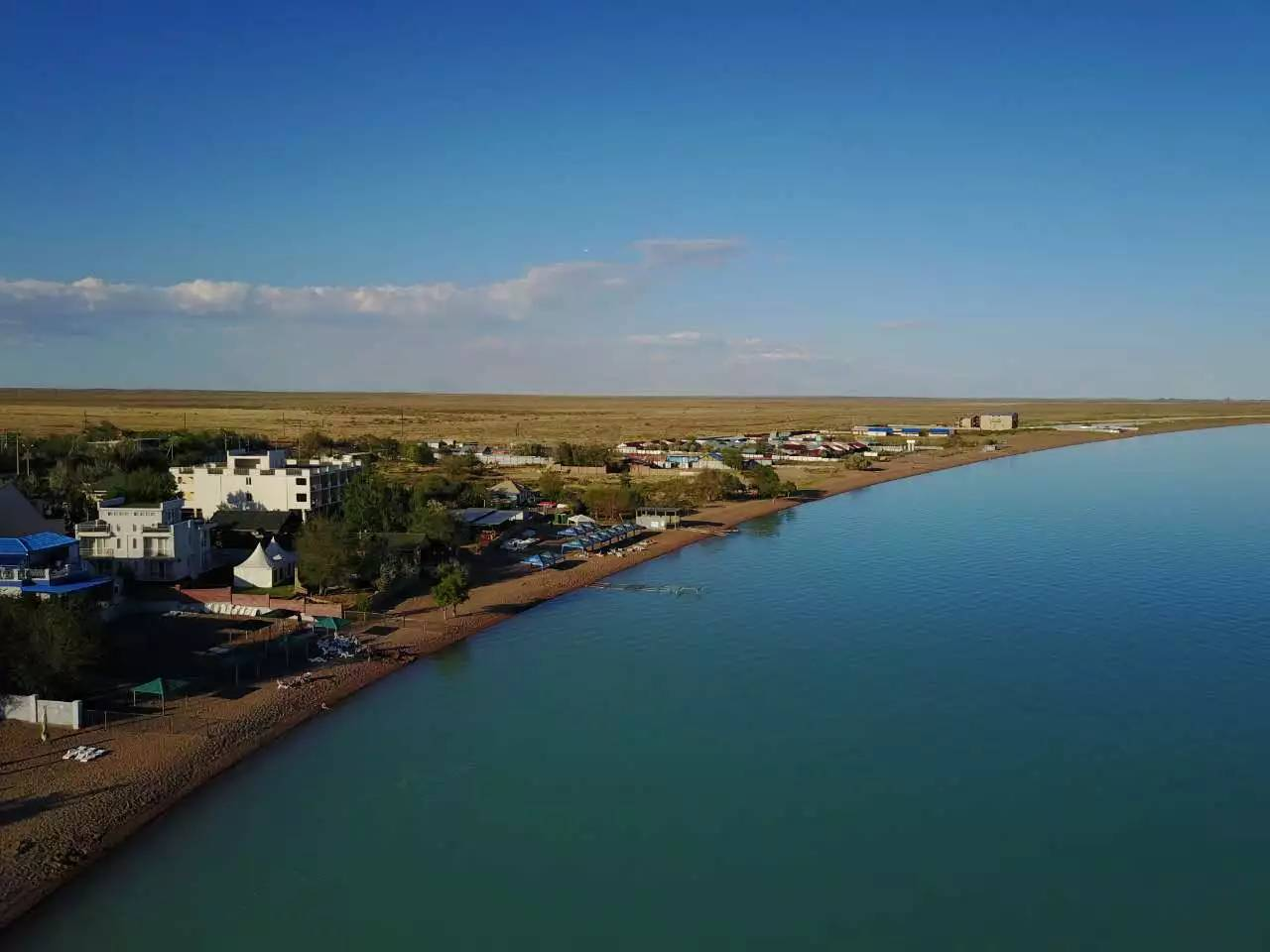 哈萨克斯坦最大的湖图片