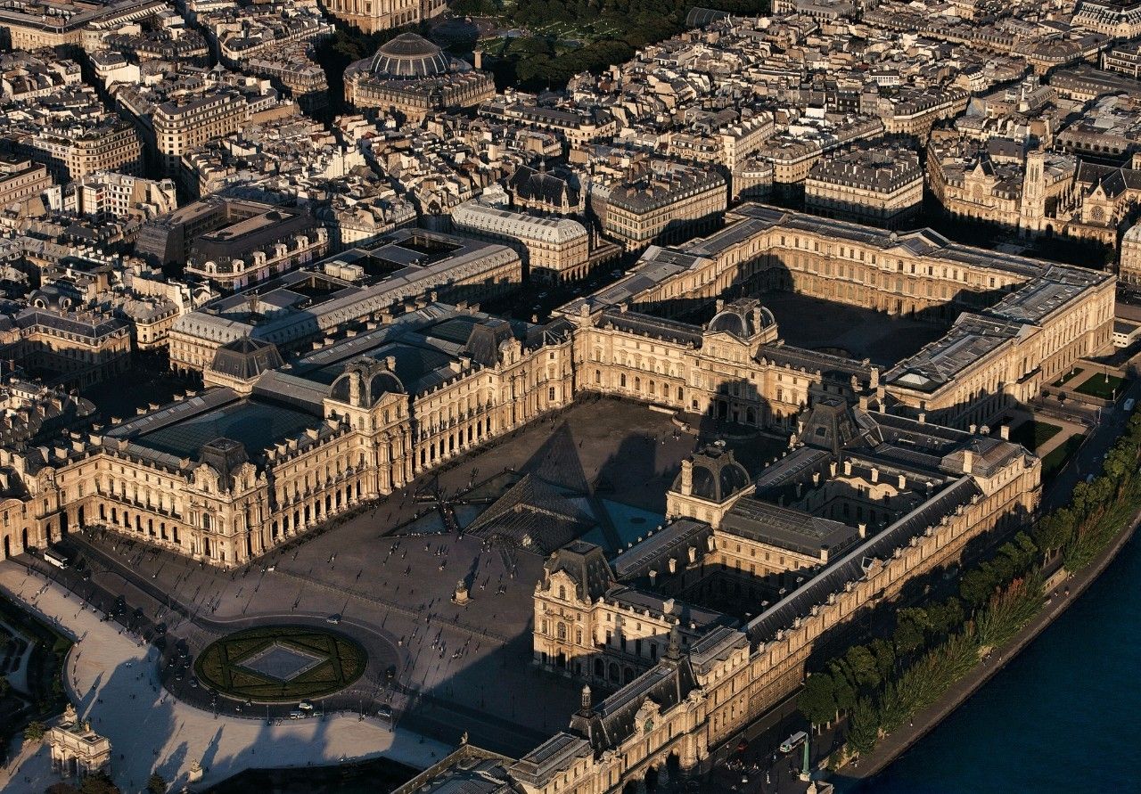 卢浮宫鸟瞰图图片