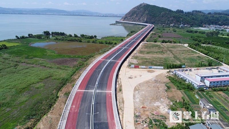 这段横跨滇池湖面的路段,堪称环湖路最美路段