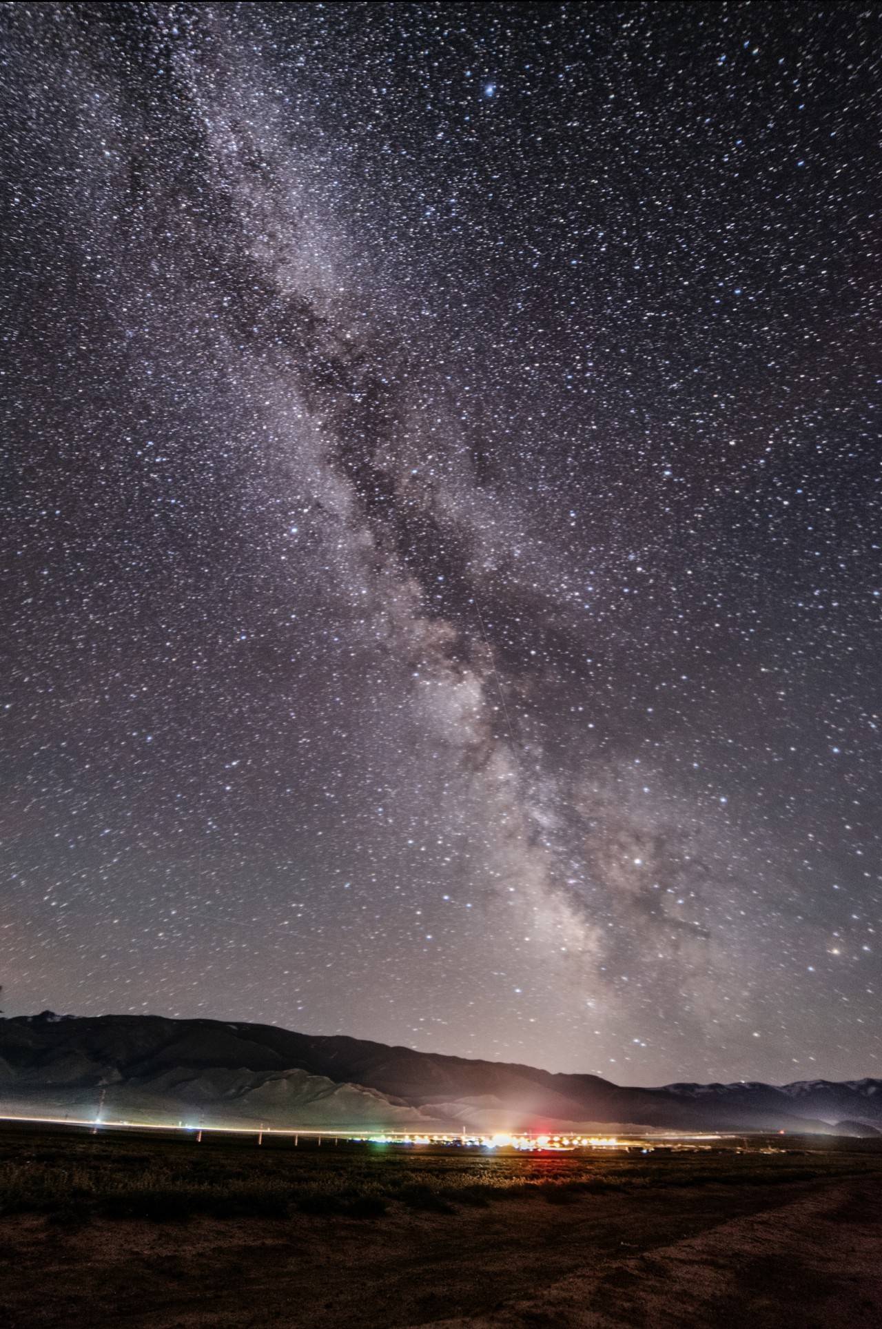 新疆赛里木湖的星空