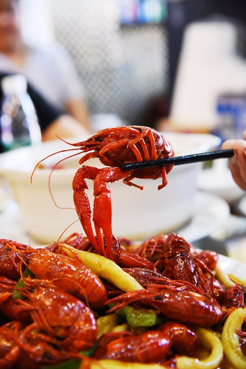 大龙虾餐桌照片图图片