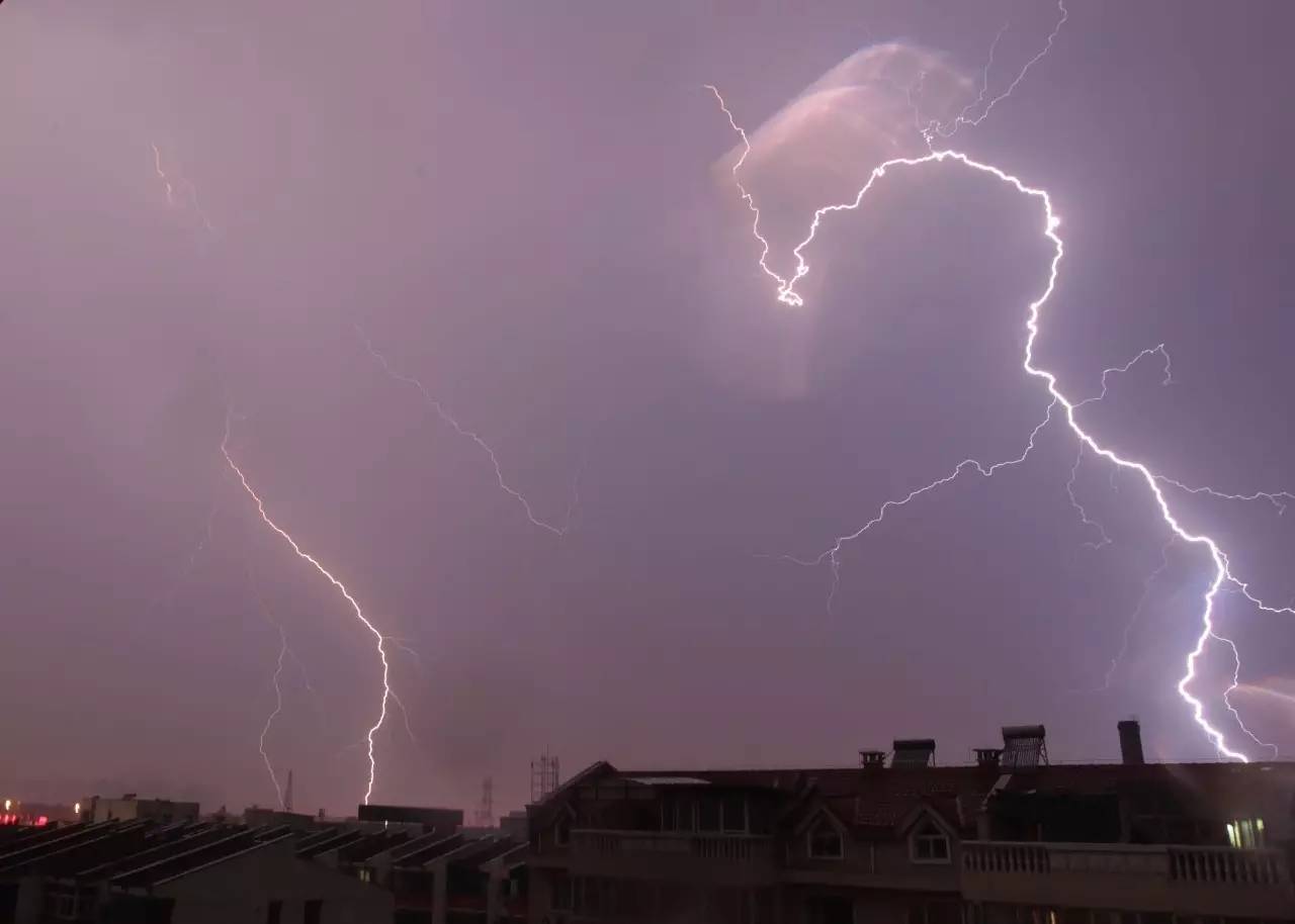 【通州關注】剛剛北京市氣象臺發佈了雷電藍色預警,雷雨天氣這些事項