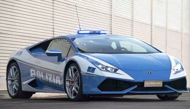 作为跑车故乡的意大利,这里的警察蜀黍比较幸福,因为他们的这辆警用版