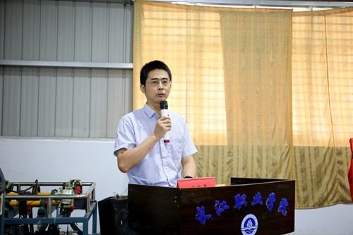 长江职业学院与吉利集团共建汽车实训室