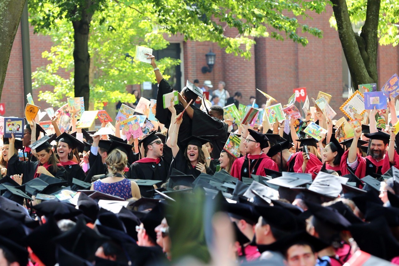 布朗大学毕业典礼图片
