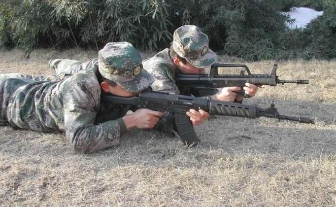 现役解放军装备的步枪图片