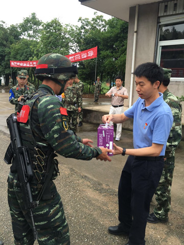 浦城县县长沈晓文率队慰问武警官兵组图