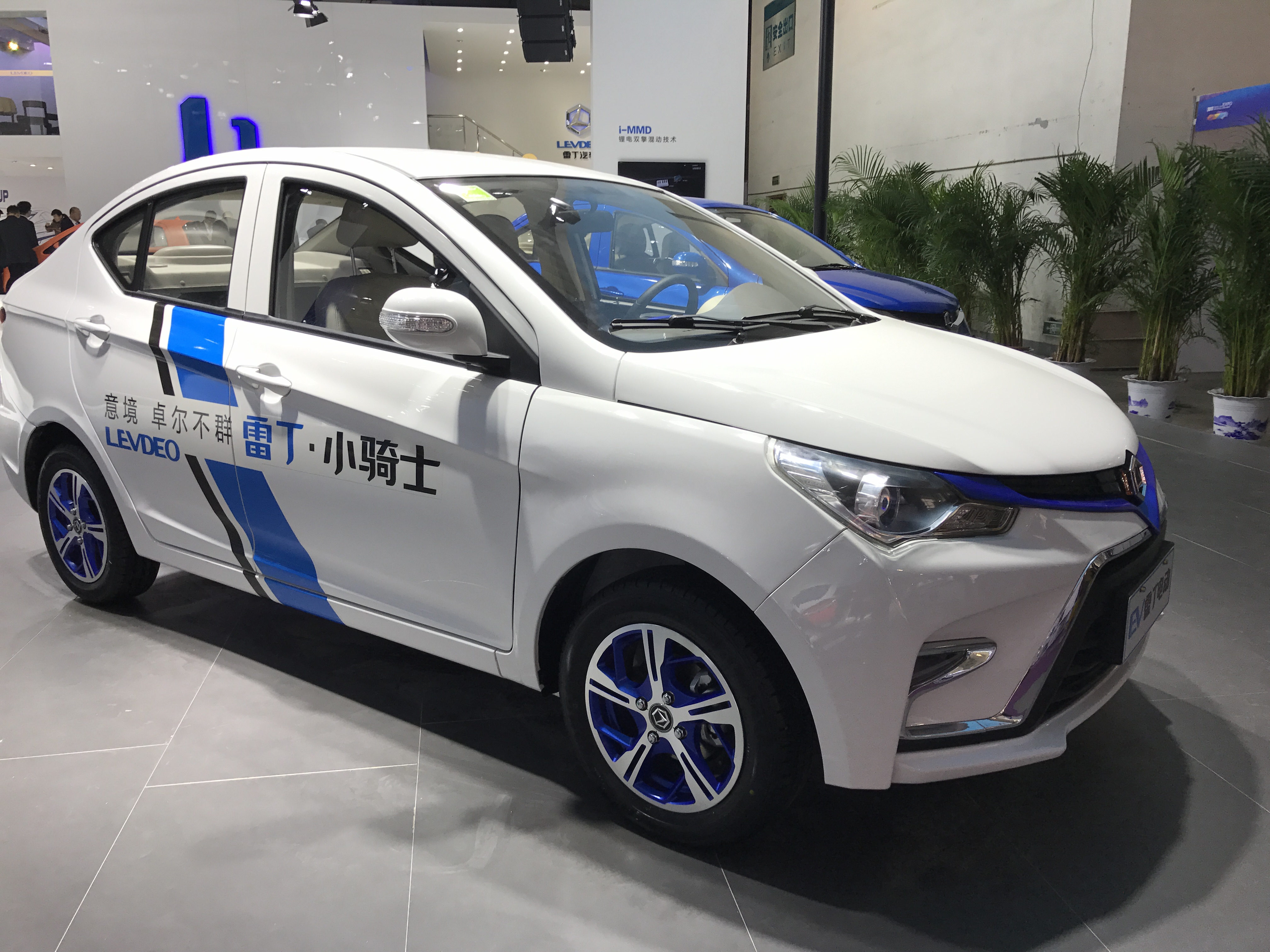 最近一次是在山东·济南国际新能源汽车电动车展览会上,一堵了雷丁新