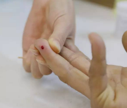 正确的指尖采血方法图片