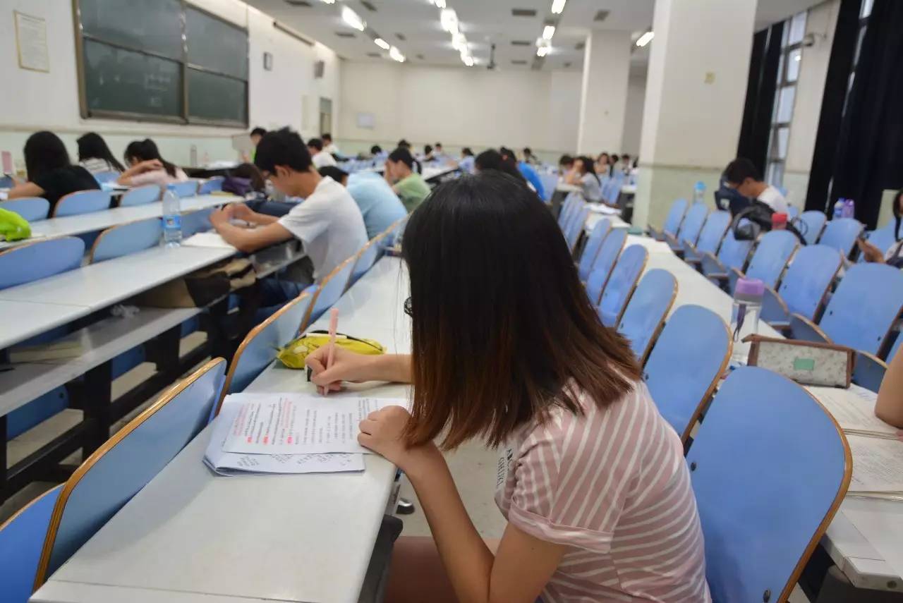 再跟大家聊聊大学生的那些事儿~今天晓晓就来到新,老校区的各个自习室