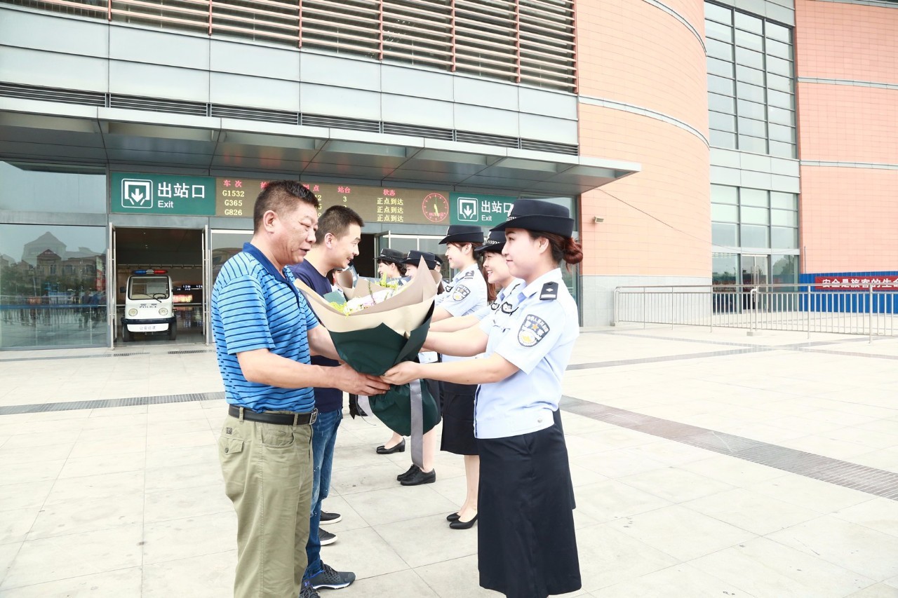 【警方奔波 千里缉回疑凶】6月12日,由市公安局刑侦支队副支队长武