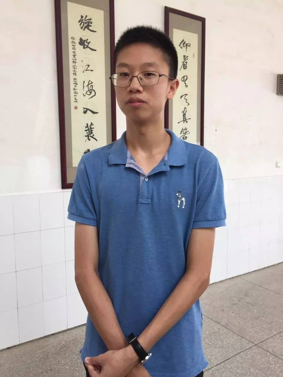 广西高考第一名出炉!原来学霸长这样 今晚九点学霸做客新闻频道!