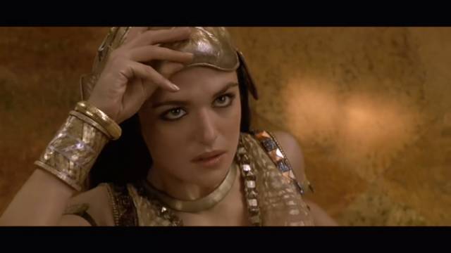 第一次看的是木乃伊2,我至今还记得当时看到女主埃及公主扮相时的惊艳