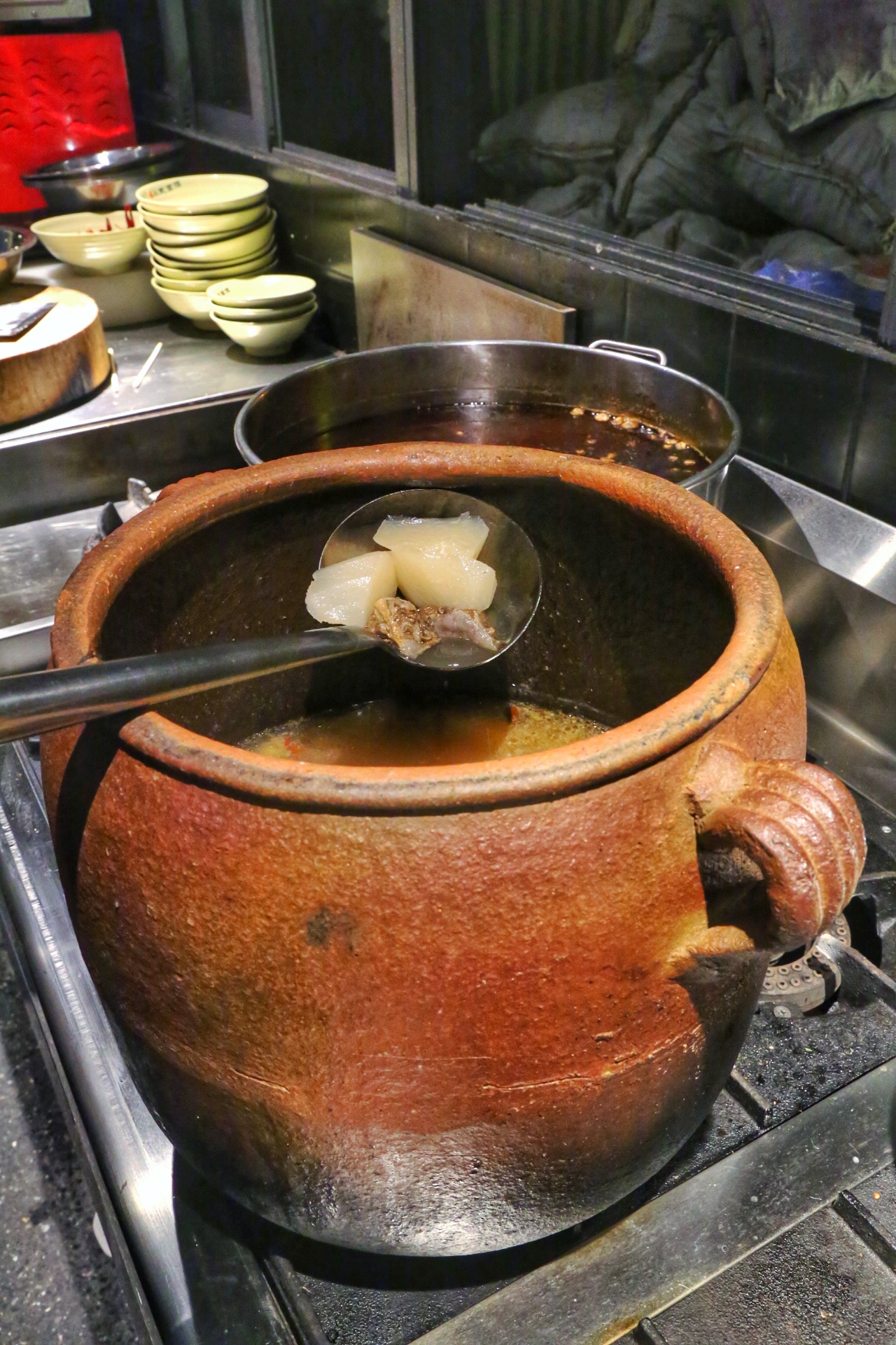 除了招牌牛肉拌面,小武面馆的萝卜牛肉汤也是一绝,看