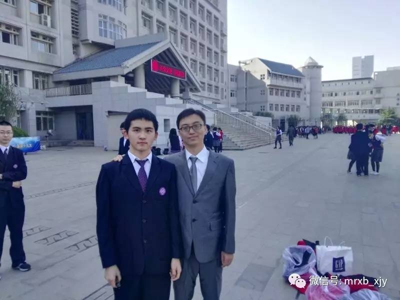 南开大学附属中学校服图片