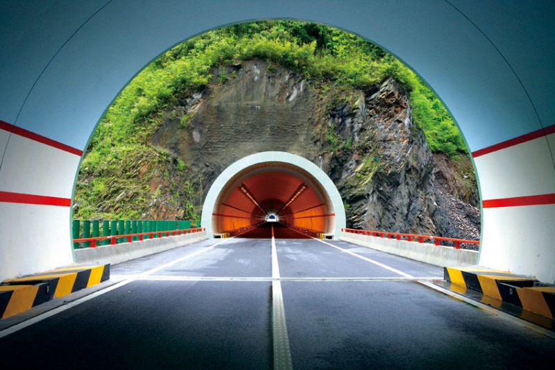 甘肃麦积山隧道 ◆ ◆ 第三 麦积山隧道为连接陕西宝鸡和甘肃天水的宝