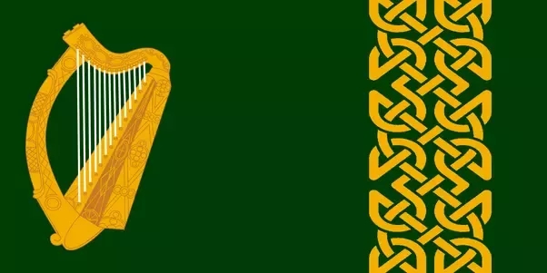 版本2:以欧盟旗帜的蓝色为底色,在右上角加上凯尔特人的十字架(爱尔兰